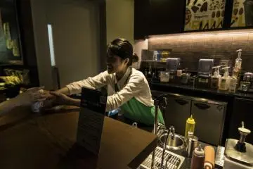 Dan tentu saja, layanan sempurna dari Barista Starbucks Dazaifu.