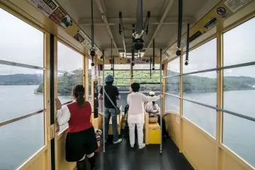 <p>A friendly guide will explain various trivia about Lake Hamana during the short 5 minute ride toward the top.</p>
