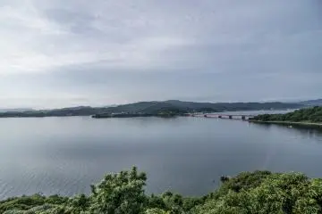 <p>Beautiful views of the entire Lake Hamana, especially with the sun shining down upon it.</p>