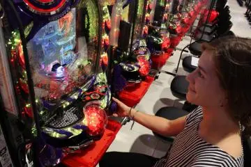 <p>Mi primer intento. Hay una ranura donde pones tu dinero asi que pagas directo desde tu asiento</p>
