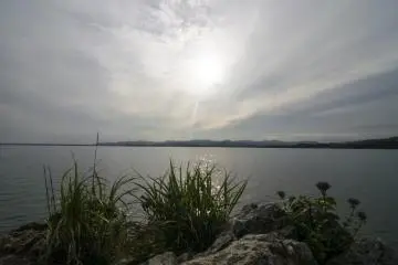 Tateyama features many scenic spots from which you may glean marvellous views of Lake Hamana.