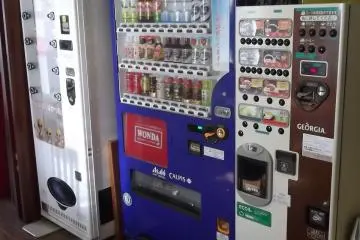 <p>Vending machines: cup noodles, soft drinks, coffee</p>