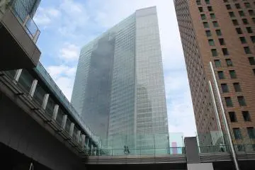 <p>El incre&iacute;ble edificio Dentsu donde se encuentra el museo</p>