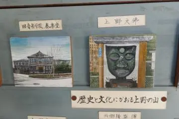 <p>ภาพวาดที่ตั้งแสดงในพิพิธภัณฑ์ old Yoshida sake/liquor shop</p>