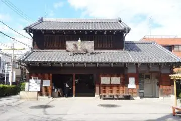 <p>ร้านขายสาเกเก่าแก่ ปัจจุบันคือพิพิธภัณฑ์ old Yoshida sake/liquor shop</p>