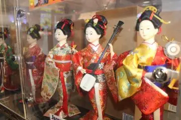 <p>Beautiful Japanese dolls for sale&nbsp;</p>