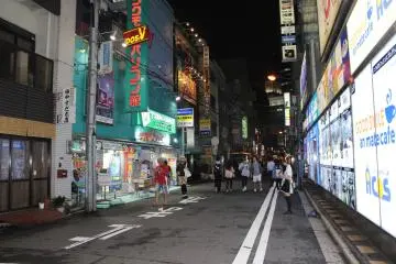 <p>Maids line the streets, trying to lure in passersby&nbsp;</p>