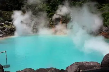The famous Beppu Onsen's "Blue Hell" (Oita)
