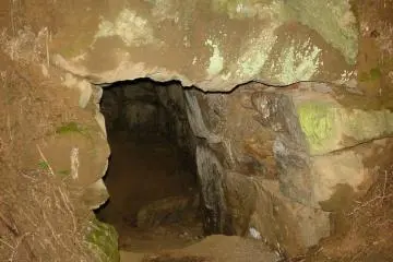 Burial mound on Mt. Ryūō (Photo: Matthew J. Eynon)