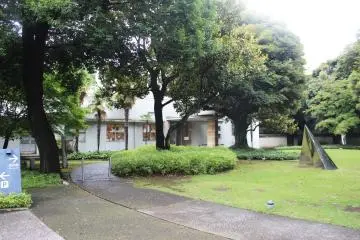 <p>Surrounded by trees and a well kept garden</p>
