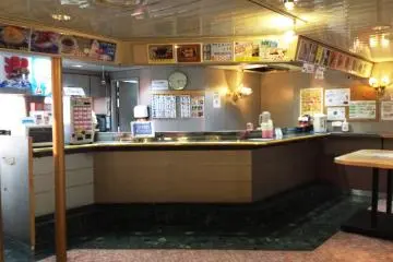페리 내 카페테리아. 지역 특산품 사누키 국수를 먹어보자