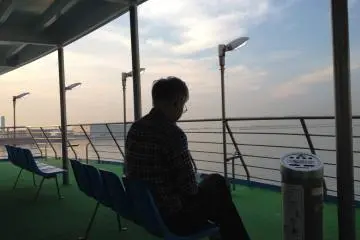 고베에서 나오시마 제도와 다카마츠까지 올리브 숲과 어촌을 지나야 한다.