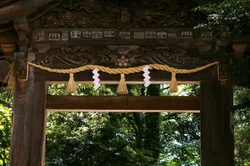 <p>The back entrance to Oyama Shrine, leading towards Kanazawa Castle.</p>