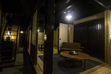 <p>L'int&eacute;rieur de l'annexe. Oui, ceci&nbsp;est bien le premier niveau de l'annexe.</p>
