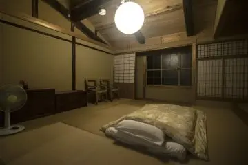 <p>Les chambres &agrave; coucher sont situ&eacute;es au second &eacute;tage de l'annexe. La chambre, simple, rustique et spacieuse &eacute;tait tr&egrave;s confortable, parfait pour s'y relaxer.</p>