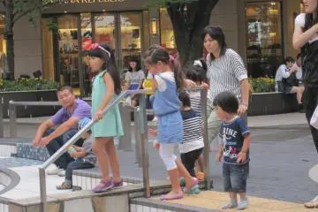 <p>LaLaport is a prime destination for families and little children as well...</p>