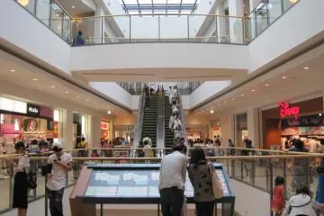 <p>The open ceiling architecture gives the mall a spacious feel</p>