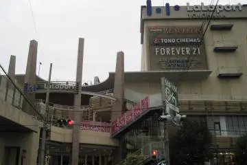 <p>The Kamoi Station side entrance of LaLaport</p>