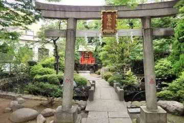 <p>This shrine within the grounds of Tenso Suwa Jinja is dedicated to the deity of water.</p>
