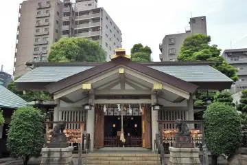 <p>One of the most popular reasons to visit nearby Tenso Suwa Shrine is to pray for the safe delivery and health of babies.</p>