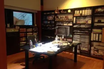 <p>Ruang kerja Aoyama Gosho</p>