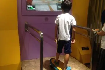 <p>Simulasi skateboard Conan, lengkap dengan video melewati rute di sekitaran kota Hokuei!</p>