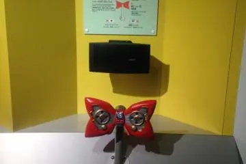 <p>Dengan alat ini Anda bisa mencoba mengubah suara dengan menyesuaikan tinggi rendah dan frekuensi suara</p>