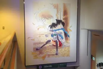 <p>Salah satu poster besar yang dipajang di tangga turun dari lantai 2 museum</p>