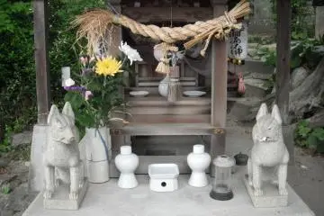 Shrine outside of Soto-Kaizoji
