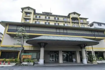 <p>The facade of Hosei-kan, one of many ryokans available in Tamatsukuri Onsen. I stayed here, and particularly enjoyed the traditional Japanese styled rooms Hosei-kan offers.</p>