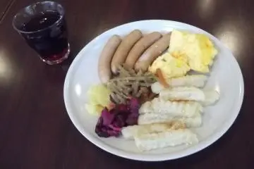 <p>My first swing at the breakfast buffet</p>