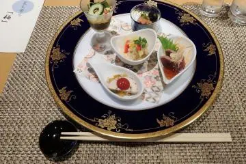 <p>Foods served in the dinner course are seasonal and always changing.</p>