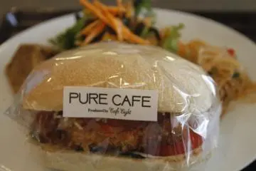 <p>The tasty vegan burger&nbsp;</p>
