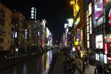 <p>แสงไฟที่สะท้อนกับน้ำในคลองโดะทอนโบะริ (Dotonbori) ช่างสวยงดงามจริงๆ</p>