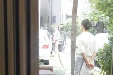 <p>Kimie waves goodbye to customers.</p>