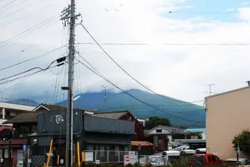 식당 밖 아사마 산의 경치