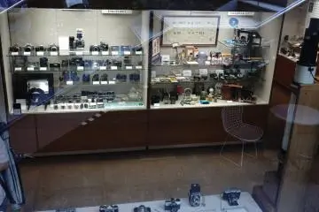 <p>This thousand cameras inside will you forget the track of time, if you are really into photography</p>