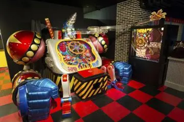 In Franky's corner, you can enjoy this pinball machine for only 500 yen.