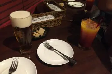 <p>맥주와 카시스 오렌지, 오토시 파마산치즈</p>