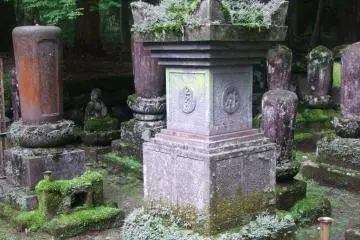 Some of the stones are quite big, while others are quite small