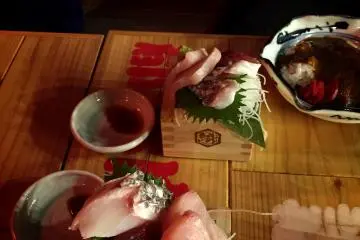 <p>오토시 사시미와 무료로 제공되는 카레</p>
