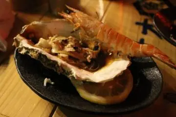 <p>굴</p>