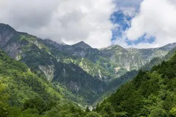 <p>히다산, 일본에서 세번째로 높다.</p>