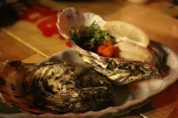 <p>Raw oyster prepared and ready to eat</p>