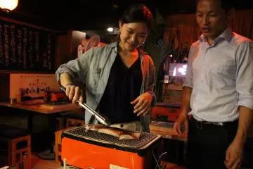 <p>Getting ready to cut some squid</p>