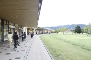 <p>The popular shopping plaza.</p>
