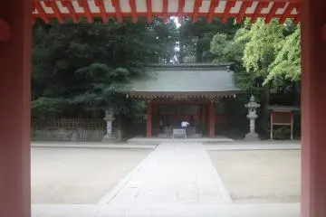 <p>An entrance for people to wash their hands.</p>