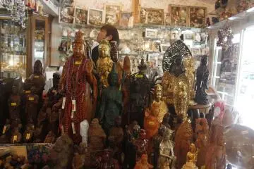 <p>One of the shops on the way to the shrine.</p>
