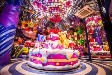 Kawaii Monster Caf&eacute;'s decor is bizarre and beautiful (Photo: <a href="http://5.gigafile.nu/k8bb7ef2af8f67210f41bc236bdd1cde9-0806" target="_blank" rel="noreferrer noopener nofollow">Kawaii Monster Café</a>)