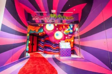 Welcome to Kawaii Monster Caf&eacute;... enter if you dare... and if you're prepared for sensory overload and amazing food... (Photo: <a href="http://5.gigafile.nu/k8bb7ef2af8f67210f41bc236bdd1cde9-0806" target="_blank" rel="noreferrer noopener nofollow">Kawaii Monster Café</a>)